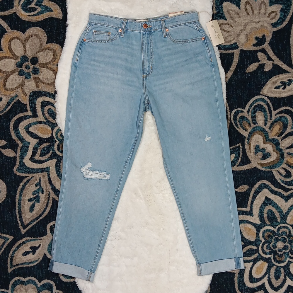 New Universal Thread light wash high rise distressed boyfriend jeans sz 4